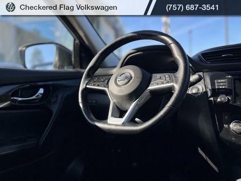 Used 2021 Nissan Rogue Sport SV image 29