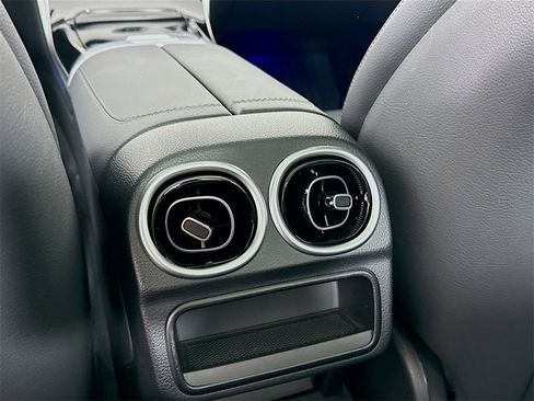 Used 2025 Mercedes-Benz C 300 4MATIC Sedan image 27