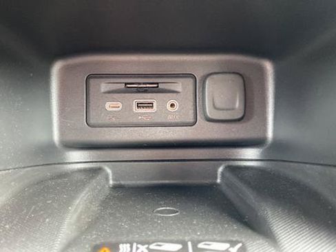 Used 2023 Chevrolet Equinox Premier AWD/4WD image 35