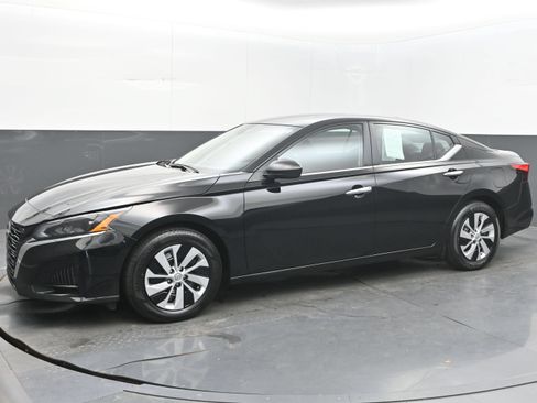 Certified 2025 Nissan Altima 2.5 S FWD image 4