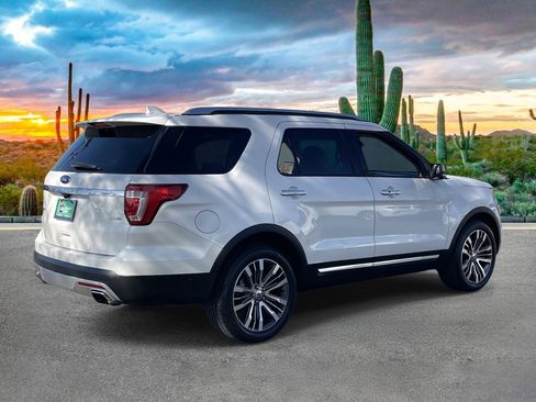 Used 2017 Ford Explorer Platinum image 3