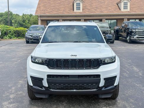 Used 2025 Jeep Grand Cherokee L Altitude AWD/4WD image 4