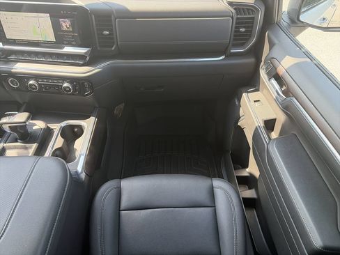 Used 2023 GMC Sierra 1500 SLT w/ SLT Premium Package AWD/4WD image 17