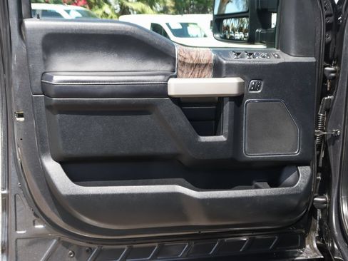Used 2018 Ford F250 Lariat w/ Lariat Ultimate Package AWD/4WD image 17