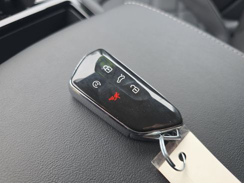 Used 2025 Volkswagen Atlas SE image 36