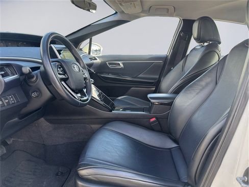 Used 2017 Toyota Mirai image 9