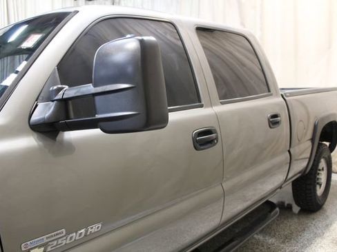 Used 2006 Chevrolet Silverado 2500 W/T w/ Heavy-Duty Power Package image 6