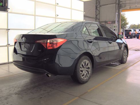 Used 2019 Toyota Corolla LE FWD image 2