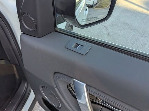 Used 2020 Land Rover Discovery Sport image 32