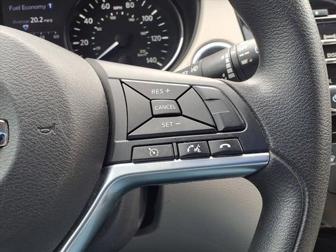 Used 2018 Nissan Rogue Sport SV image 24