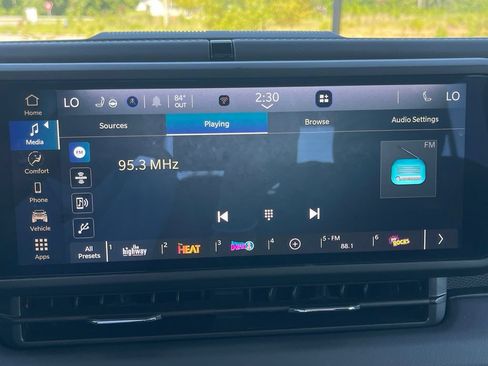 Used 2025 Jeep Gladiator Mojave w/ Convenience Group AWD/4WD image 29