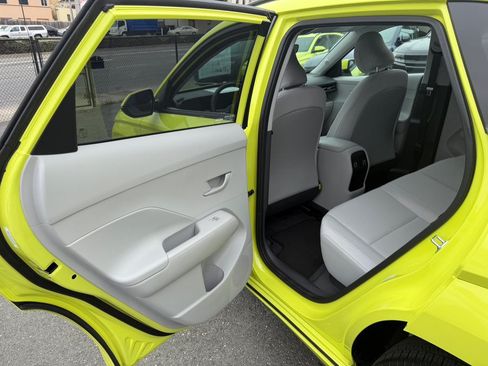 Used 2024 Hyundai Kona SEL FWD image 44