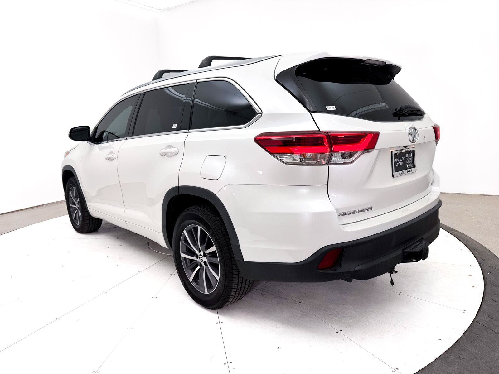 Used 2018 Toyota Highlander XLE FWD image 11
