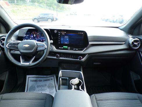 Used 2025 Chevrolet Equinox LT w/ Safety and Technology Package AWD/4WD image 18