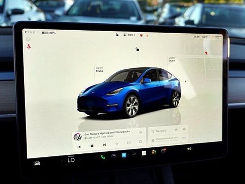 Used 2023 Tesla Model Y Long Range image 27