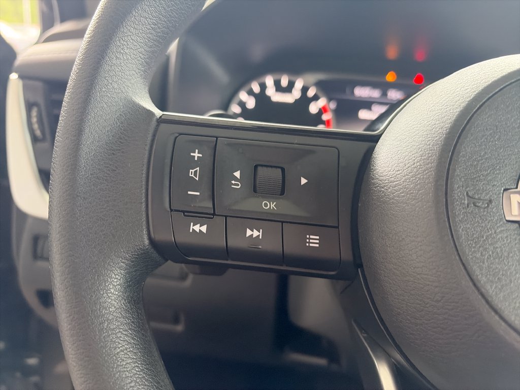 Used 2023 Nissan Rogue SV FWD image 15