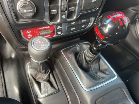 Used 2024 Jeep Wrangler Unlimited Rubicon AWD/4WD image 36