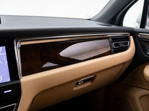 Certified 2025 Porsche Macan image 26