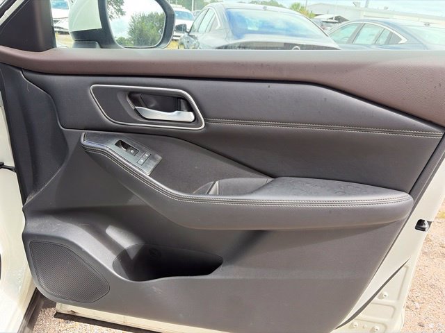 Used 2021 Nissan Rogue SV w/ Premium Package FWD image 14