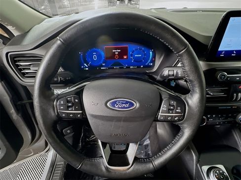 Used 2021 Ford Escape Titanium image 11