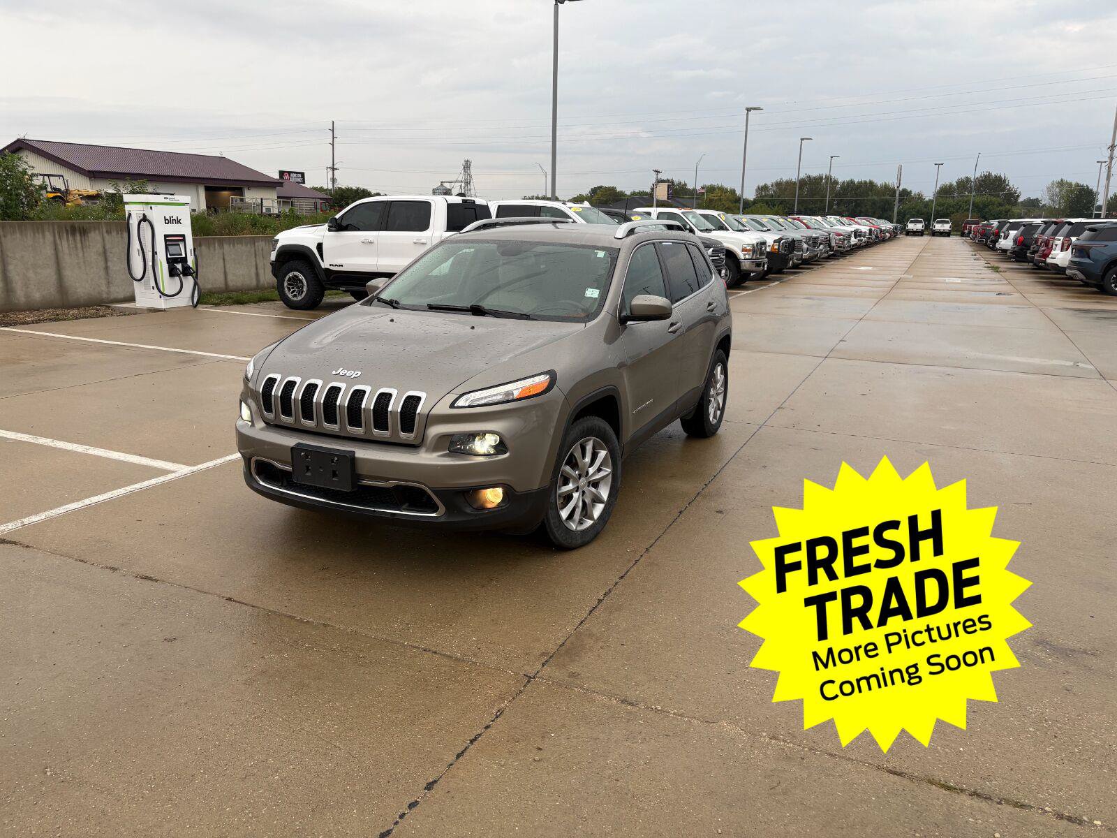 Used 2018 Jeep Cherokee Limited AWD/4WD image 1