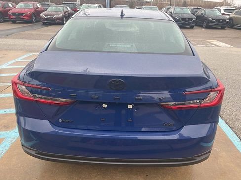 Used 2025 Toyota Camry LE image 4