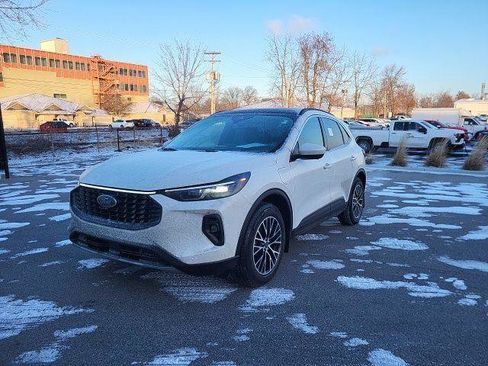 Used 2023 Ford Escape SE w/ PHEV Premium Package image 7