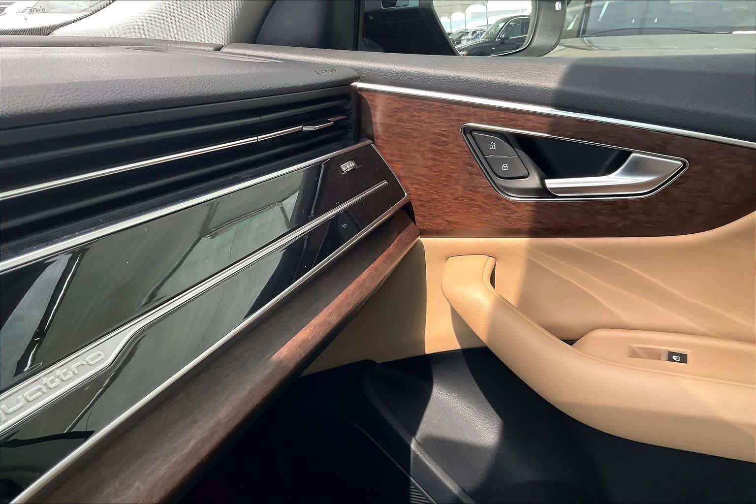 Used 2019 Audi Q8 Premium Plus w/ Premium Plus AWD/4WD image 31