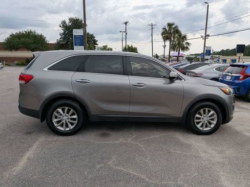 Used 2018 Kia Sorento L FWD image 3