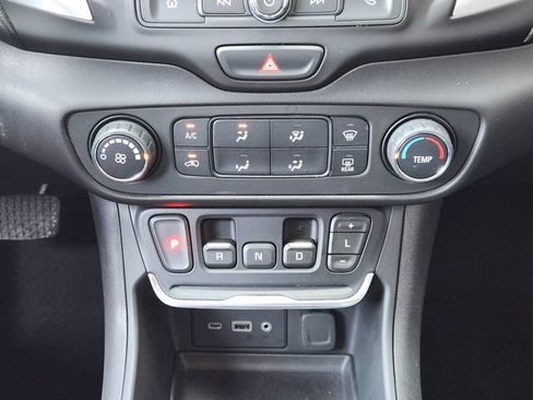 Used 2021 GMC Terrain SLE FWD image 14