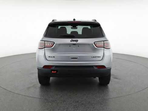 Used 2025 Jeep Compass Trailhawk AWD/4WD image 7