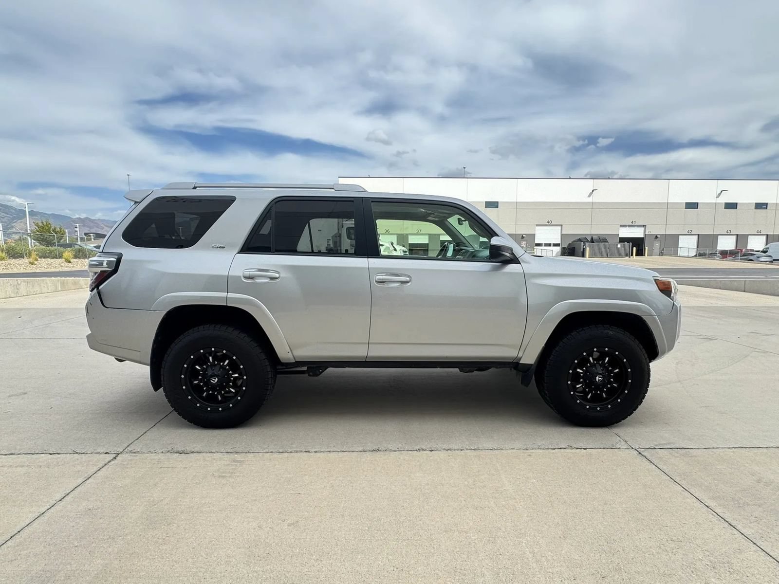 Used 2015 Toyota 4Runner SR5 AWD/4WD image 6