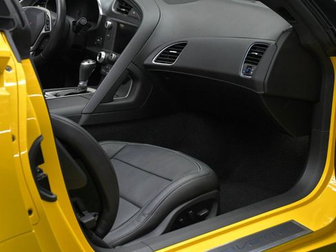 Used 2015 Chevrolet Corvette Z06 w/ 3LZ Preferred Equipment Group RWD image 49