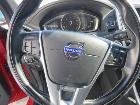 Used 2015 Volvo XC60 T6 R-Design image 16