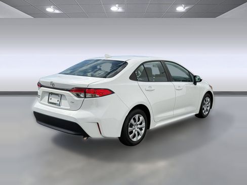 Used 2023 Toyota Corolla LE FWD image 9