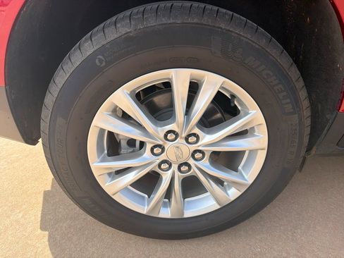 Used 2025 Cadillac XT5 Luxury w/ LPO, Floor Liner Package FWD image 6