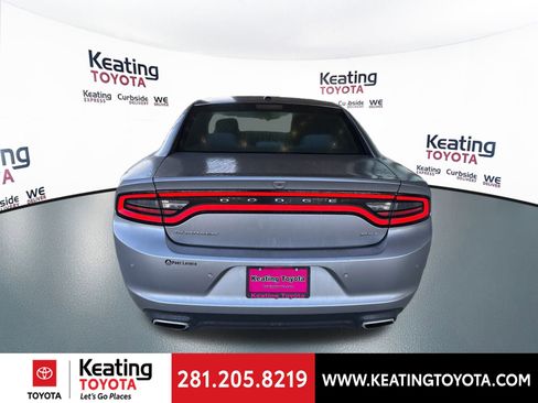 Used 2018 Dodge Charger SXT image 4