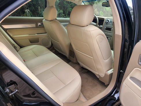 Used 2007 Lincoln MKZ image 17