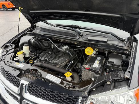 Used 2019 Dodge Grand Caravan SXT FWD image 10