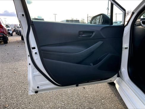 Used 2023 Toyota Corolla LE image 9