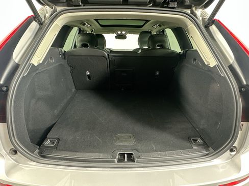 Used 2025 Volvo XC60 B5 Core image 31