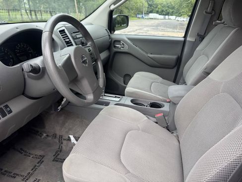 Used 2011 Nissan Frontier SV AWD/4WD image 25