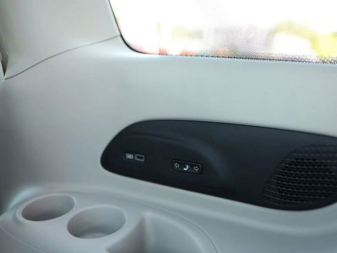 Used 2019 Chrysler Pacifica Limited FWD image 42