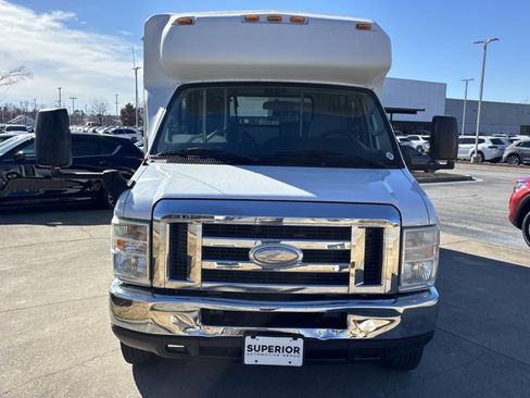 Used 2015 Ford E-350 and Econoline 350 Super Duty image 9