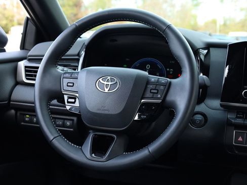 Used 2025 Toyota Camry SE image 29