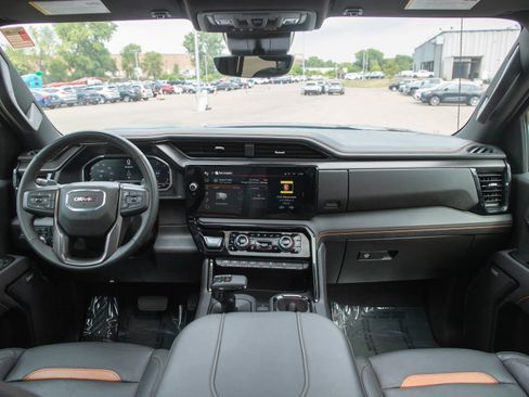 Used 2025 GMC Sierra 1500 AT4 w/ Technology Package AWD/4WD image 13