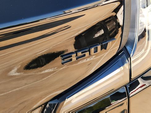 Used 2023 Cadillac XT4 Sport w/ LPO, Onyx Lite Package FWD image 10