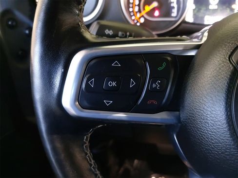 Used 2020 Jeep Gladiator Overland image 18