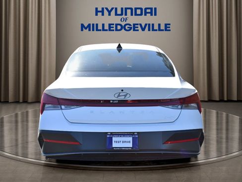 New 2026 Hyundai Elantra Limited image 4