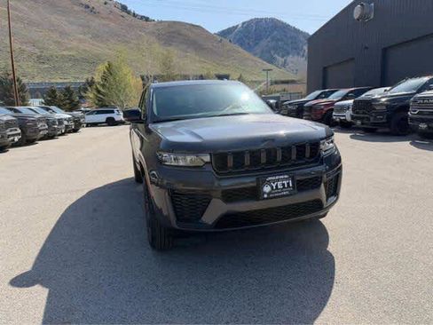 New 2026 Jeep Grand Cherokee Altitude AWD/4WD image 4